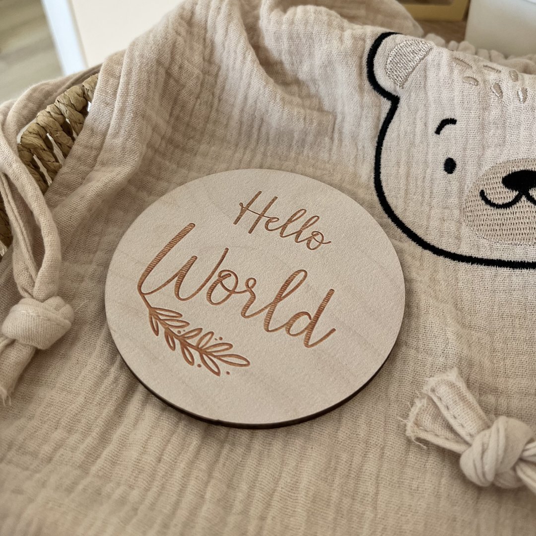 Дерев’яна табличка «Hello World» 🌎